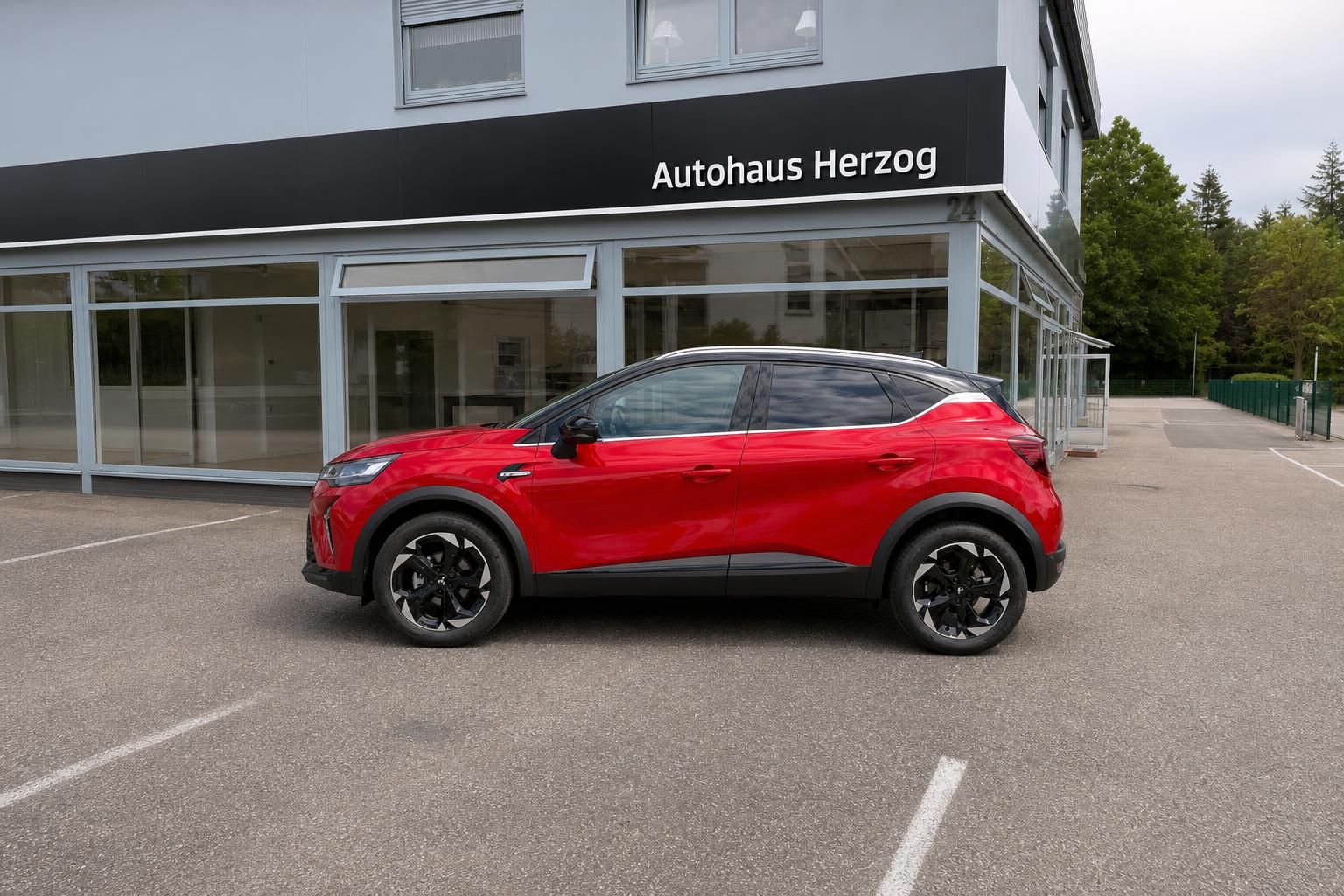 Mitsubishi ASX rot Seitenansicht auf dem Parkplatz Autohaus Herzog
