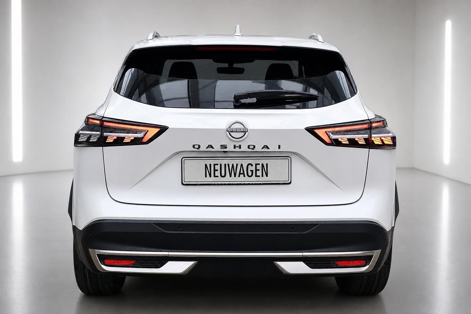 Nissan Qashqai weiß Heckansicht Neuwagen Studio