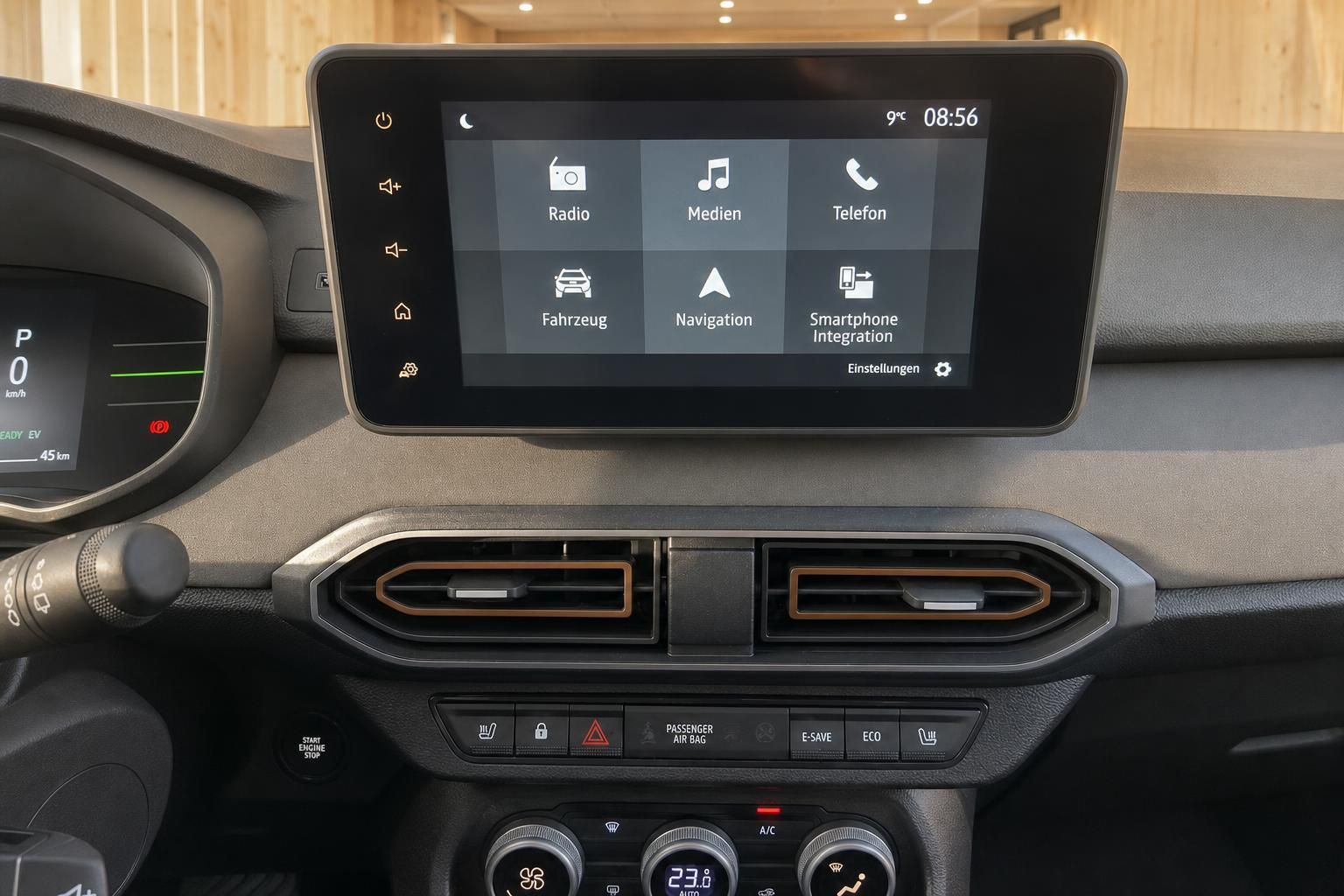 Infotainment-Touchscreen und Klimabedienung im Dacia Cockpit