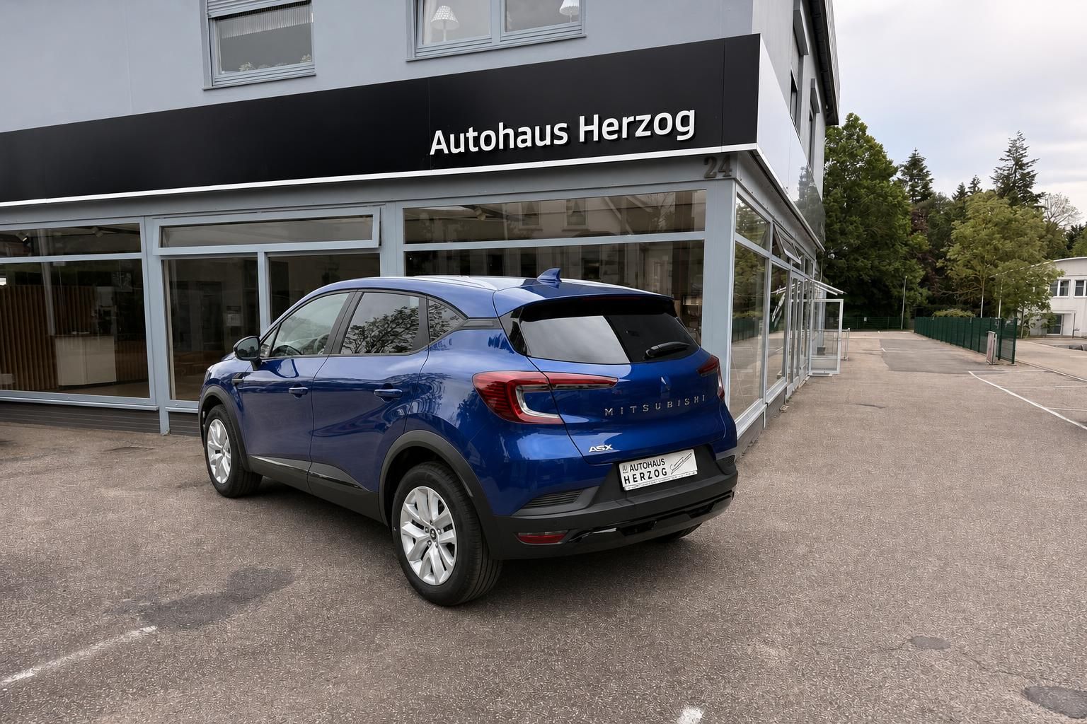 Mitsubishi ASX blau Heckansicht mit Kennzeichenhalter Autohaus Herzog