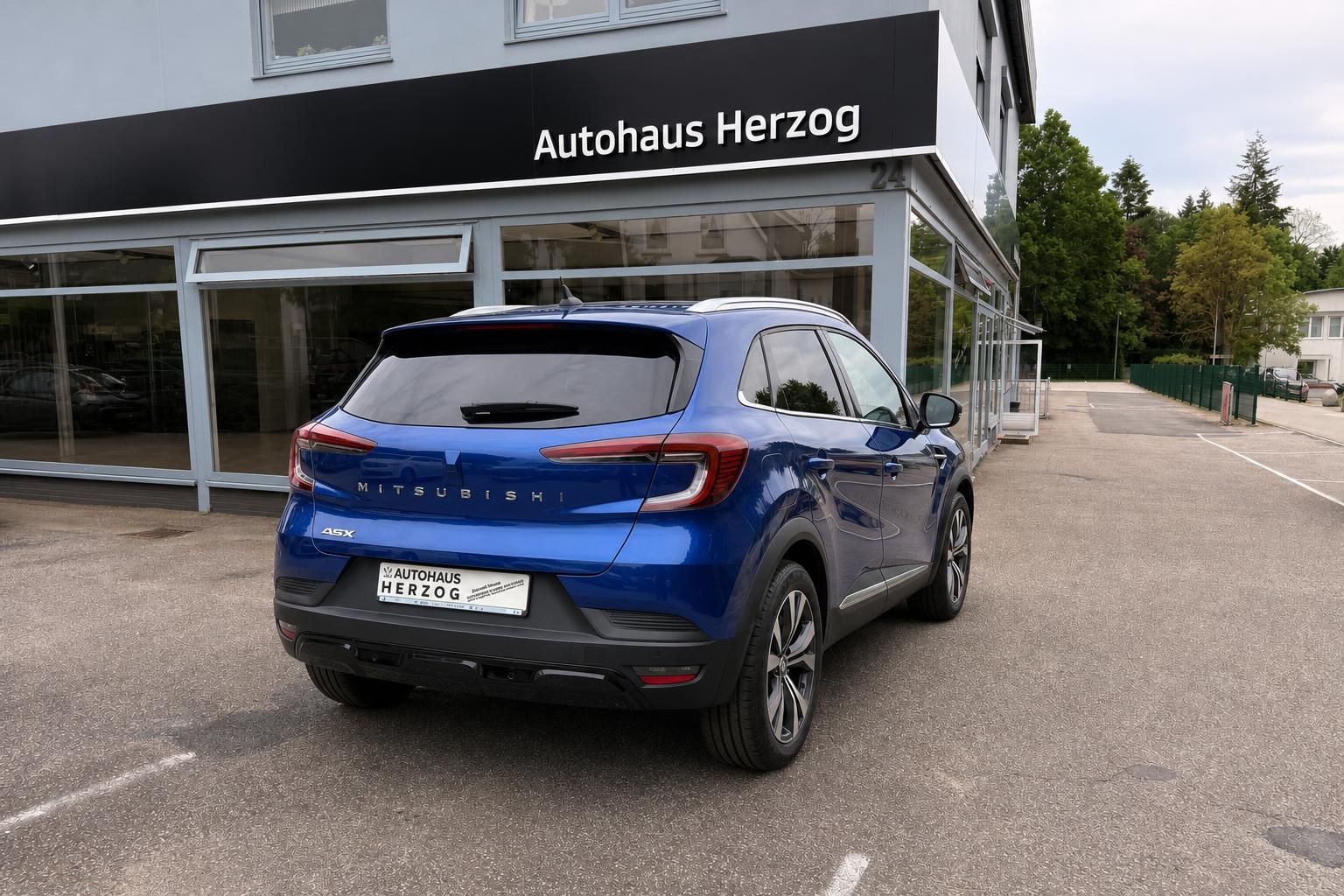 Mitsubishi ASX blau metallic Heckansicht Autohaus Herzog Standort