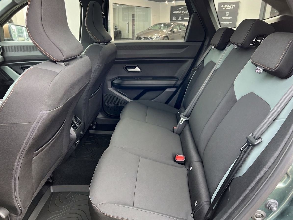 Dacia Rücksitzbank mit grauer Polsterung und drei Sitzplätzen