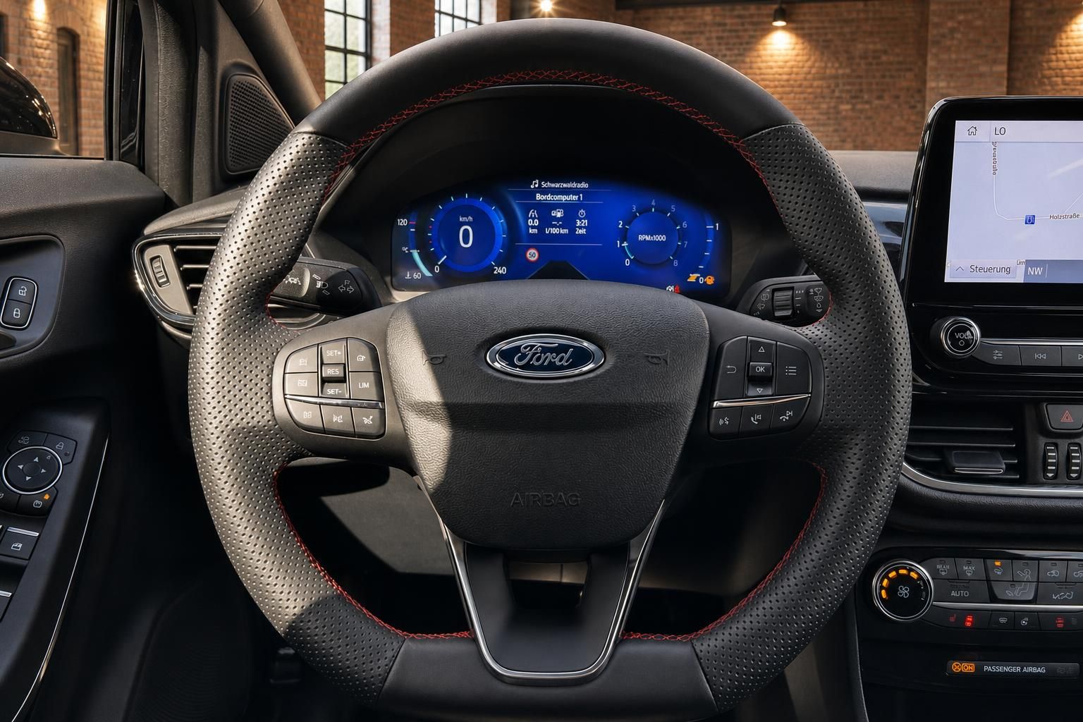 Ford Lenkrad Nahaufnahme mit digitalem Kombiinstrument und Bedienelementen