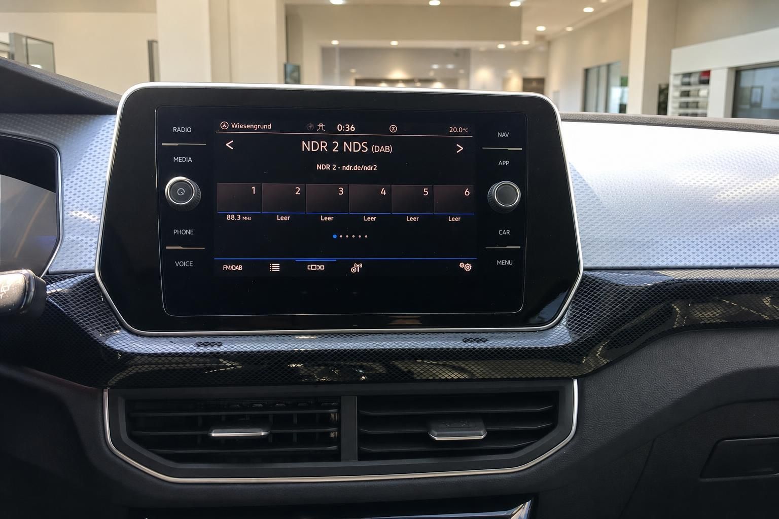 VW T-Roc Infotainment Touchscreen mit Radio DAB Anzeige
