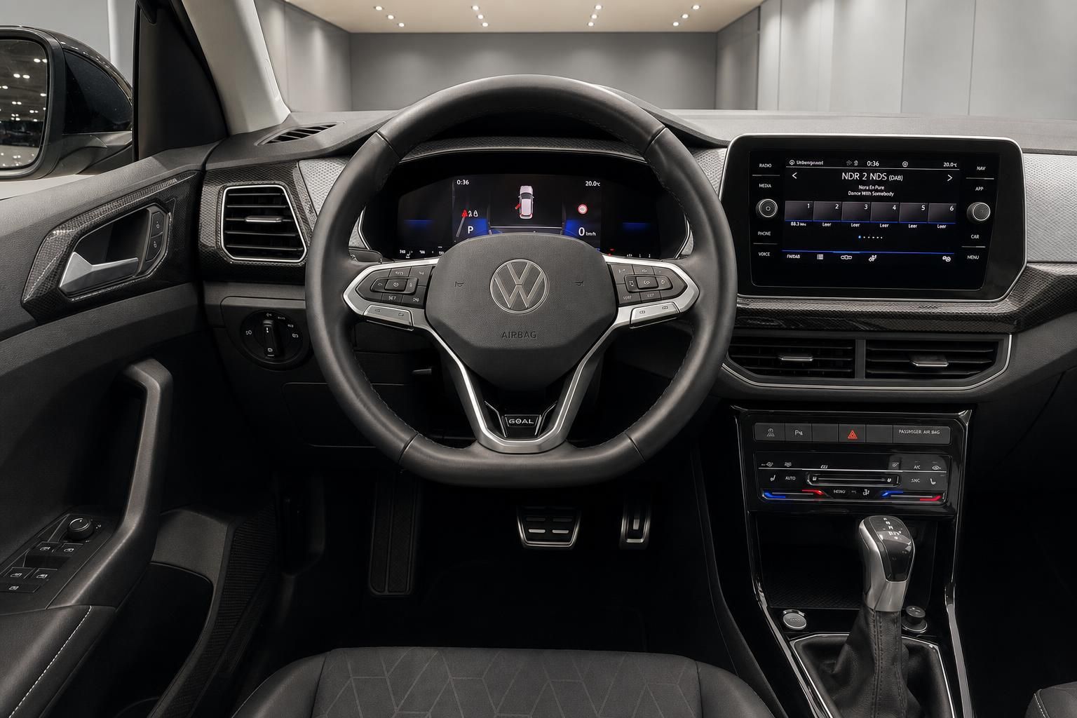 VW T-Roc Cockpit mit Lenkrad und digitalem Tacho im Detail