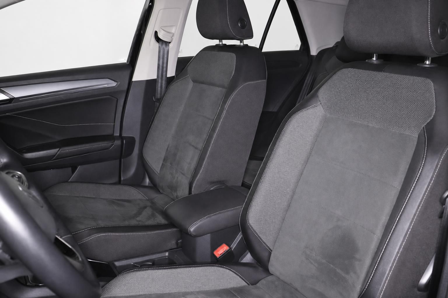 VW T-Roc Innenraum Vordersitze Stoff Leder Ansicht