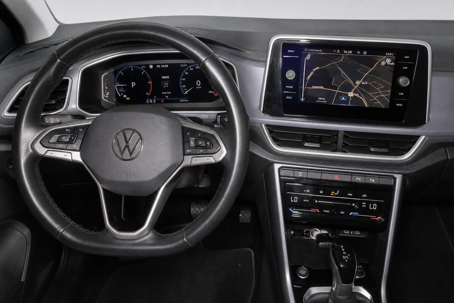 VW T-Roc Cockpit Lenkrad Navigation und Automatikschaltung