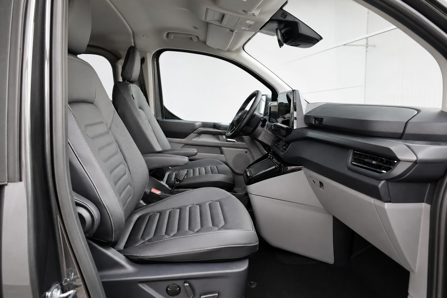 Ford Van Innenausstattung mit Vordersitzen und Armaturenbrett