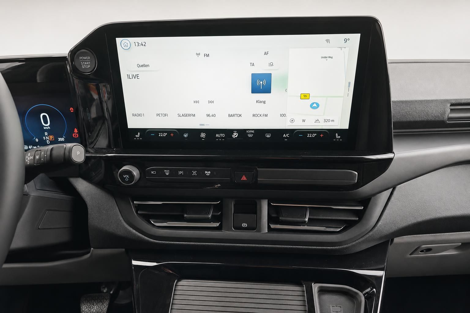 Ford Infotainment Touchscreen mit Navigation und Radiofunktionen