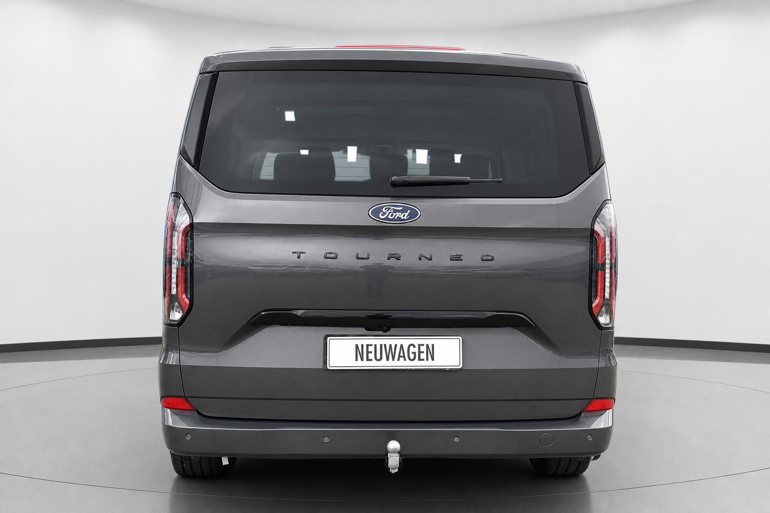Ford Tourneo Custom grau, Heckansicht mit Anhängerkupplung