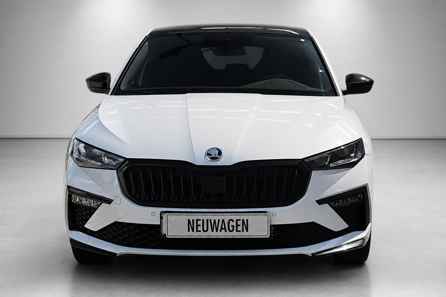 Skoda Scala weiß, Frontansicht, Neuwagen mit LED-Scheinwerfern
