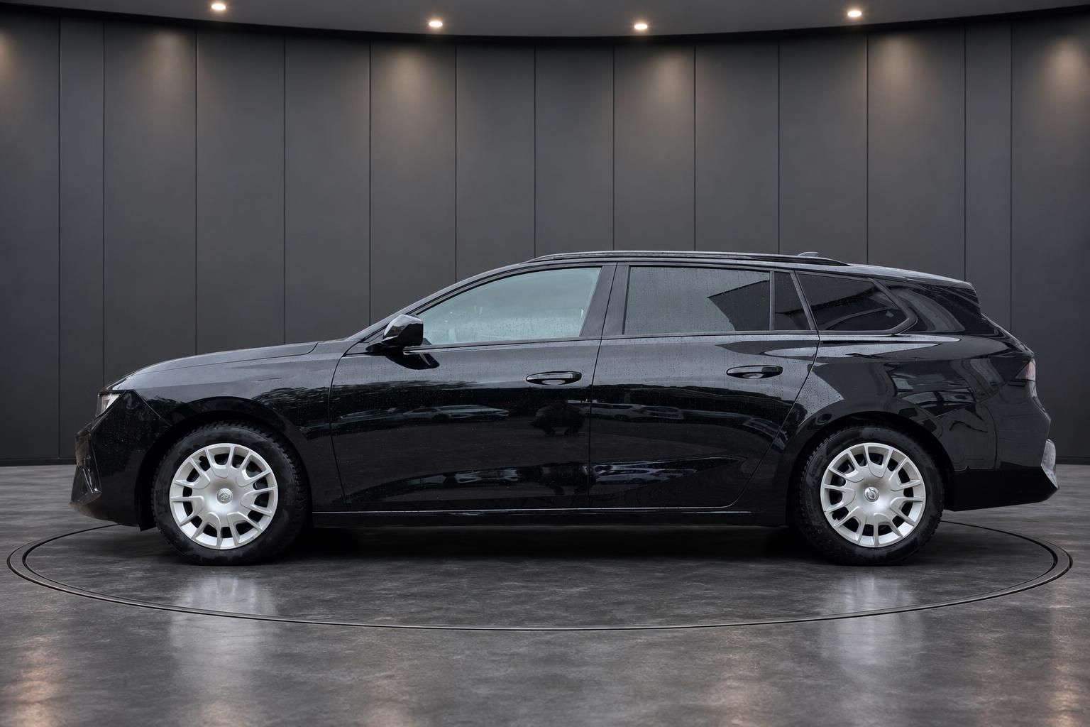Opel Astra Sports Tourer schwarz Seitenansicht Studio