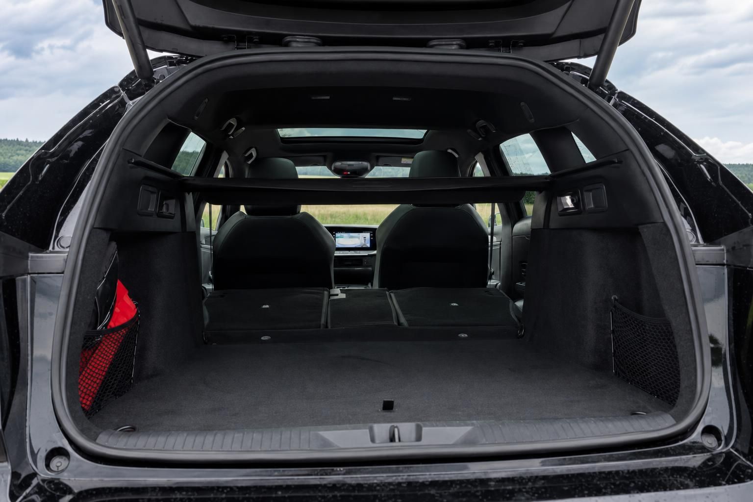 Kofferraum Opel Astra Sports Tourer mit umgeklappten Sitzen