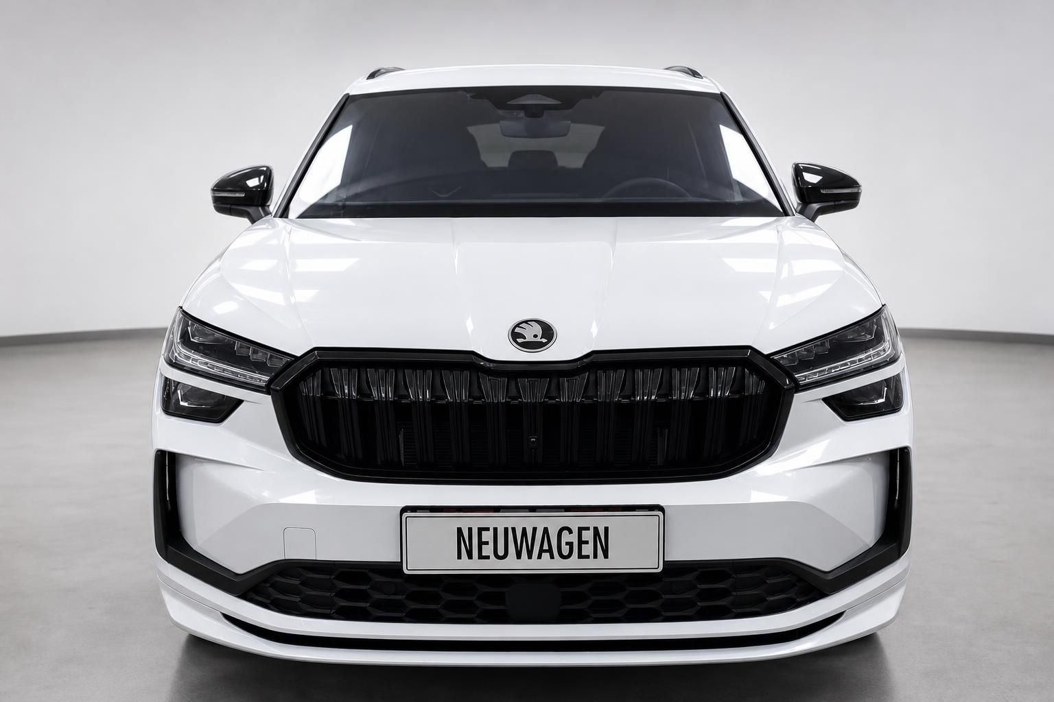 Skoda Kodiaq weiß, direkte Frontansicht mit Kühlergrill