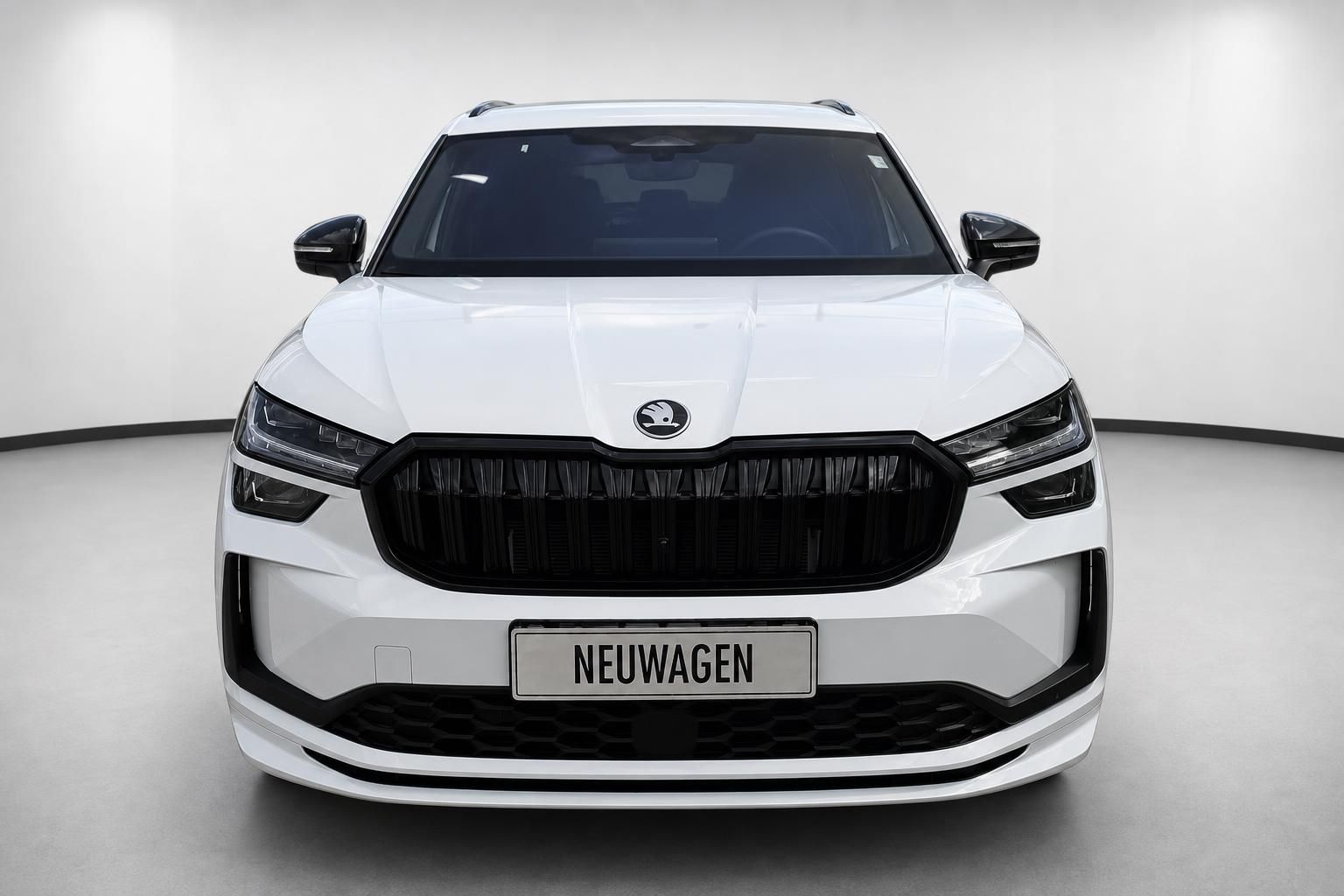 Skoda Kodiaq weiß Frontansicht mit Kühlergrill im Studio