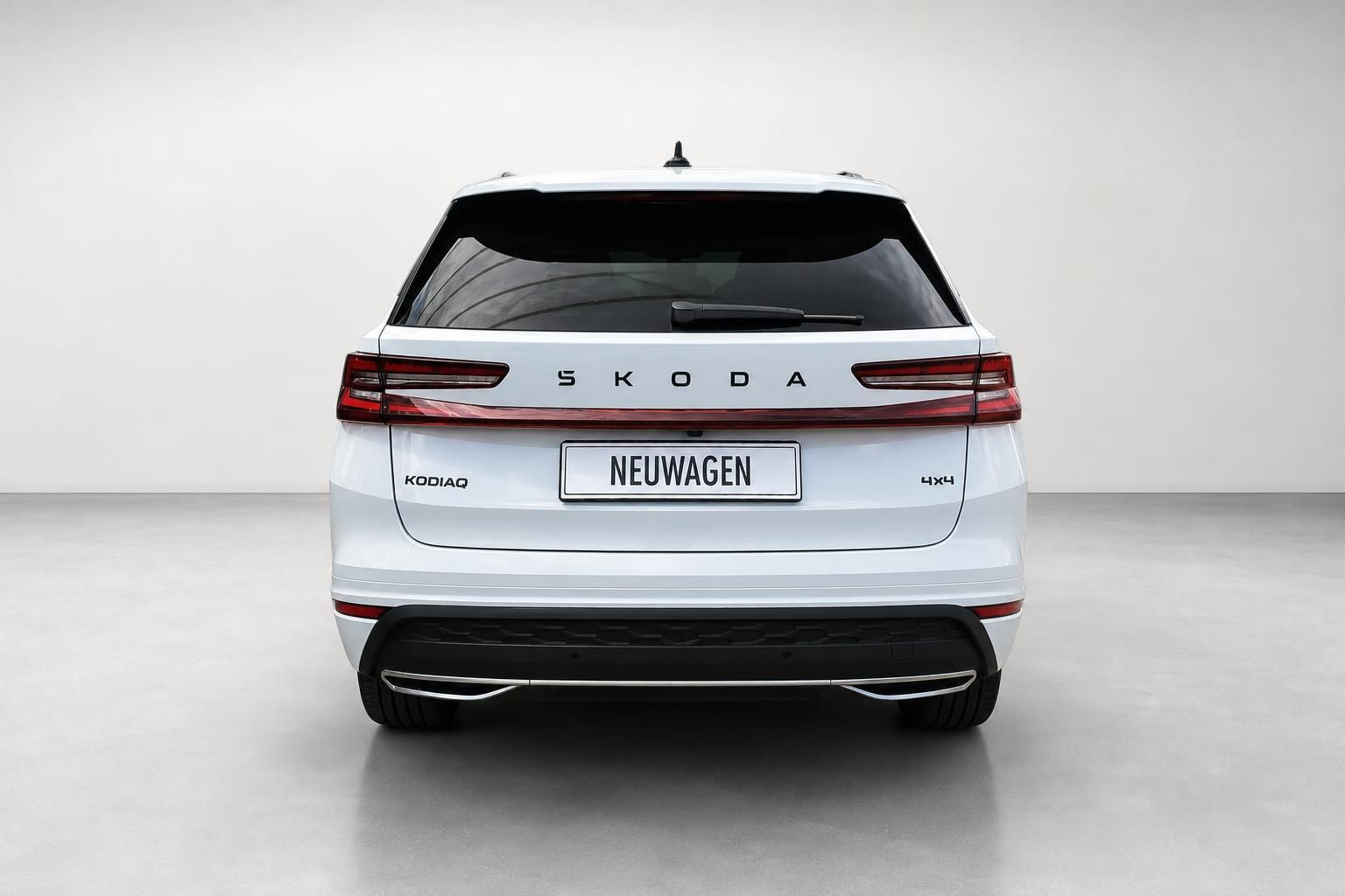 Skoda Kodiaq 4x4 weiß, Heckansicht im Studio