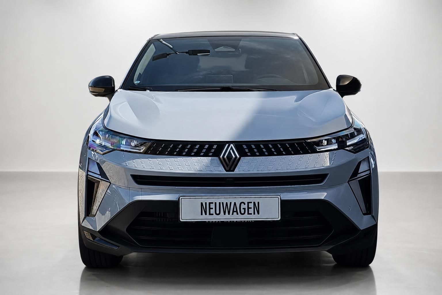Renault Captur grau, direkte Frontansicht mit Kennzeichen