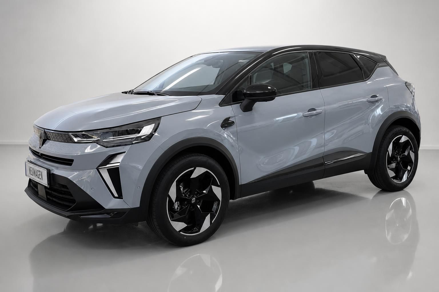 Renault Captur grau, Frontansicht schraeg im Studio