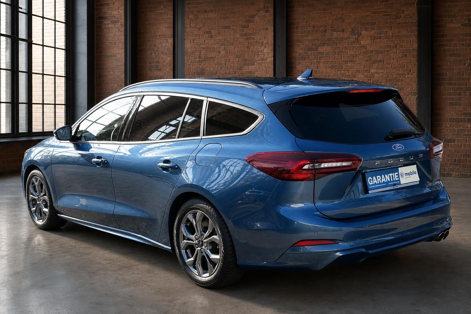 Ford Focus Turnier Kombi blau metallic Heckansicht schräg – gepflegter Gebrauchtwagen