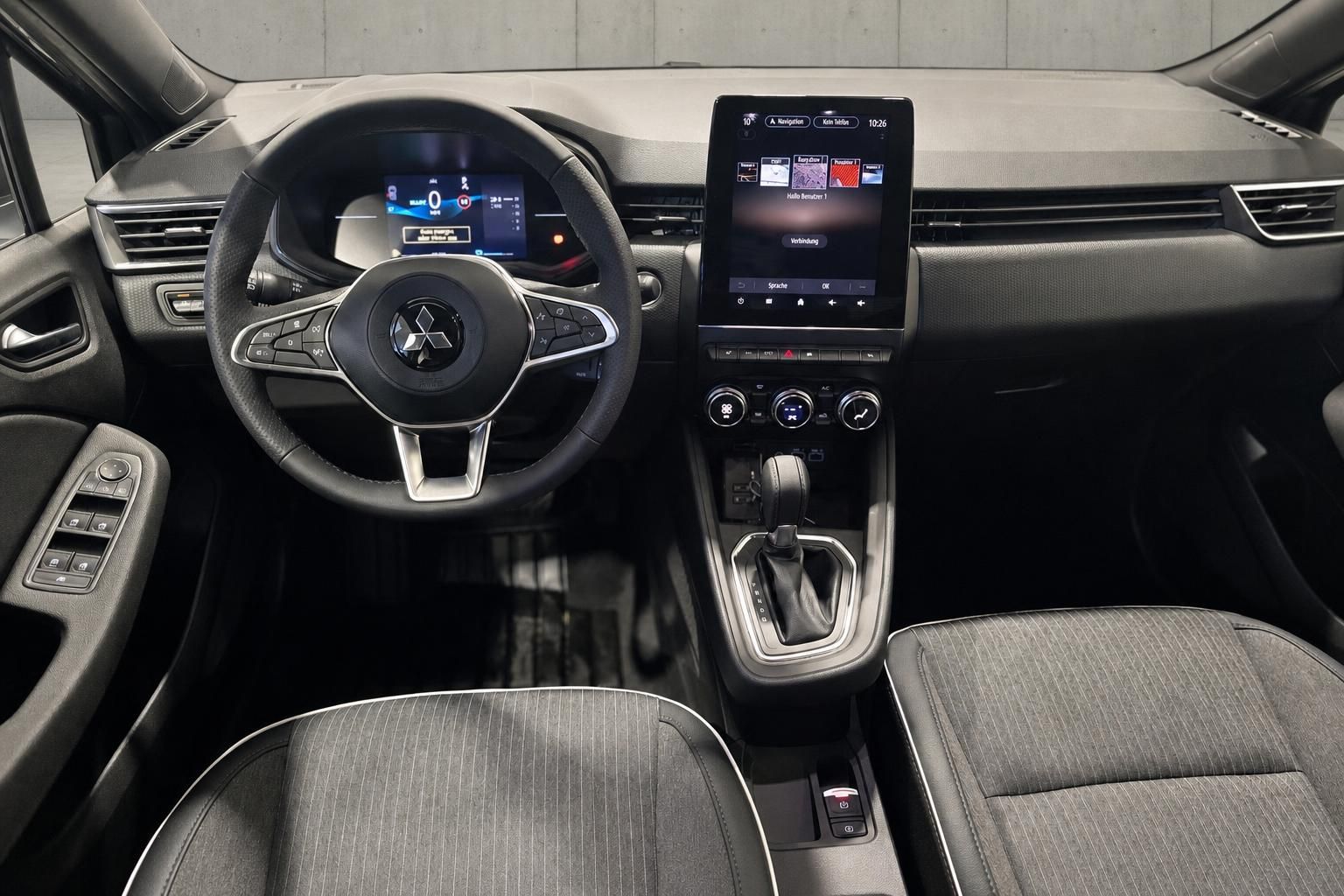 Mitsubishi Colt Innenraum, Cockpit mit Lenkrad und Display