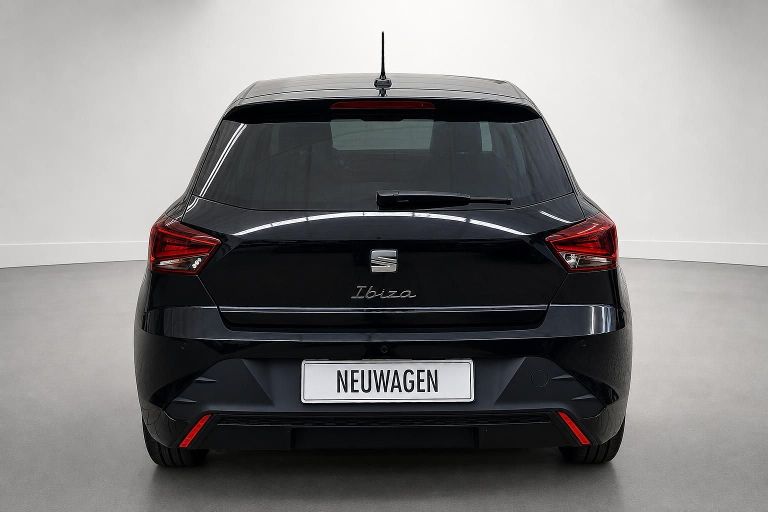 SEAT Ibiza schwarz Heckansicht frontal mit Kennzeichen