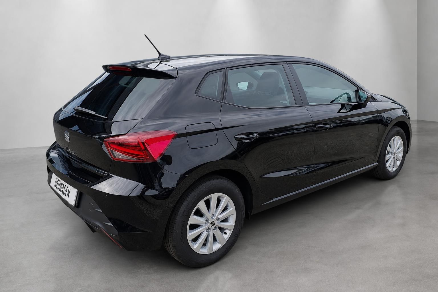 SEAT Ibiza schwarz Heck seitlich Studioaufnahme Neuwagen