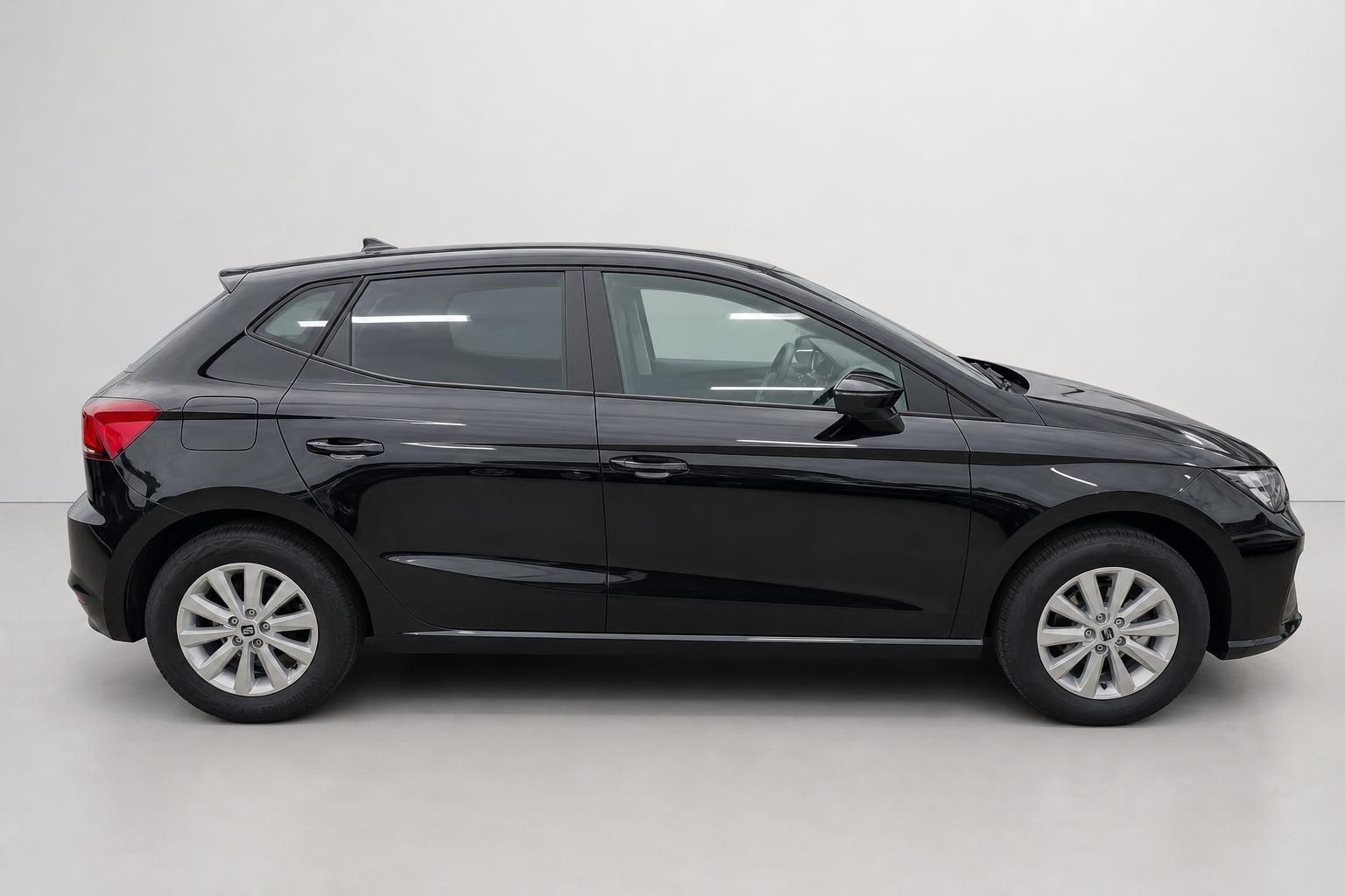 SEAT Ibiza schwarz Seitenansicht Profil Studiofoto