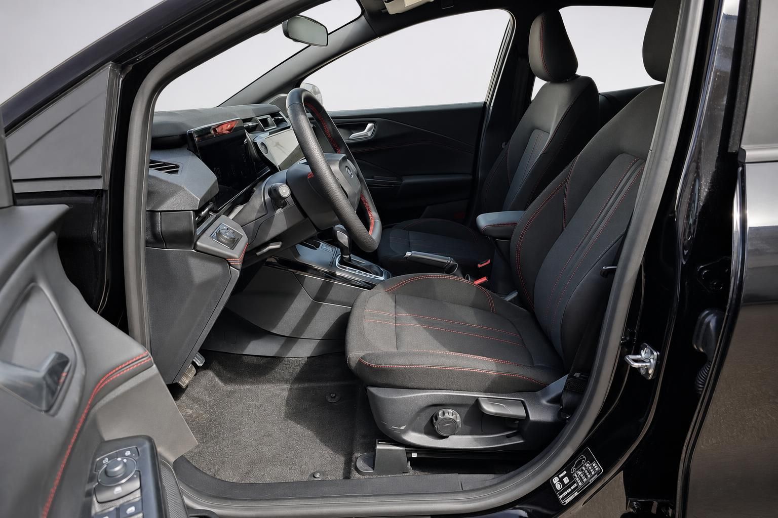 Ford Puma Innenraum mit Blick auf Fahrersitz und Cockpit