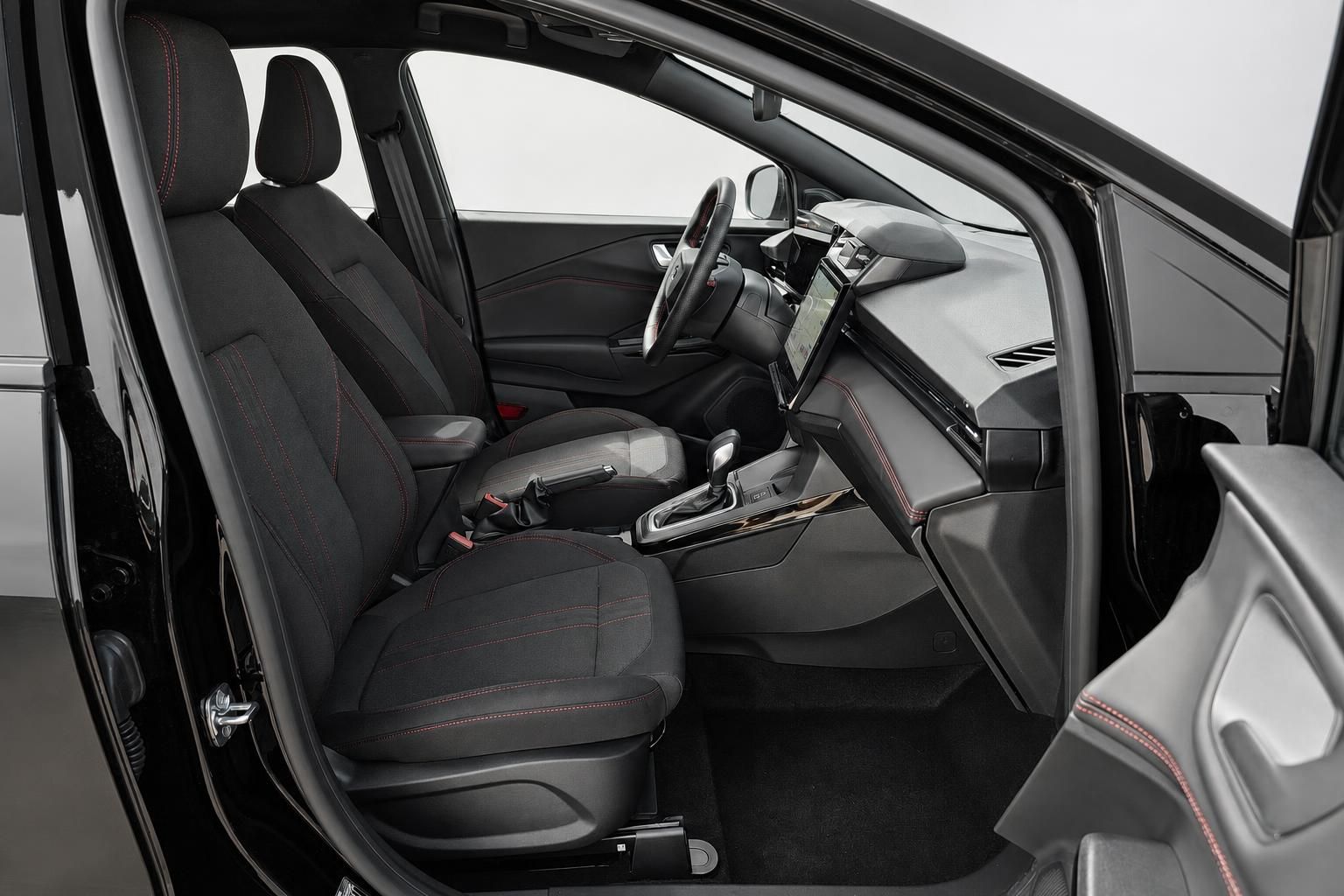 Ford Puma Interieur, Vordersitze und Armaturenbrett im Detail