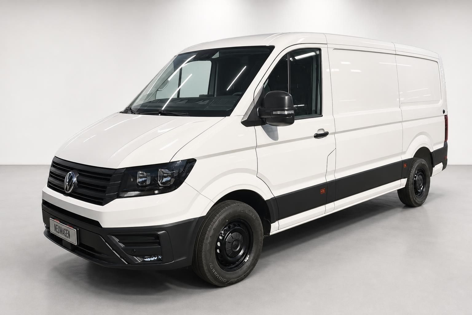 VW Crafter Kastenwagen weiß, Frontansicht Neuwagen im Fotostudio