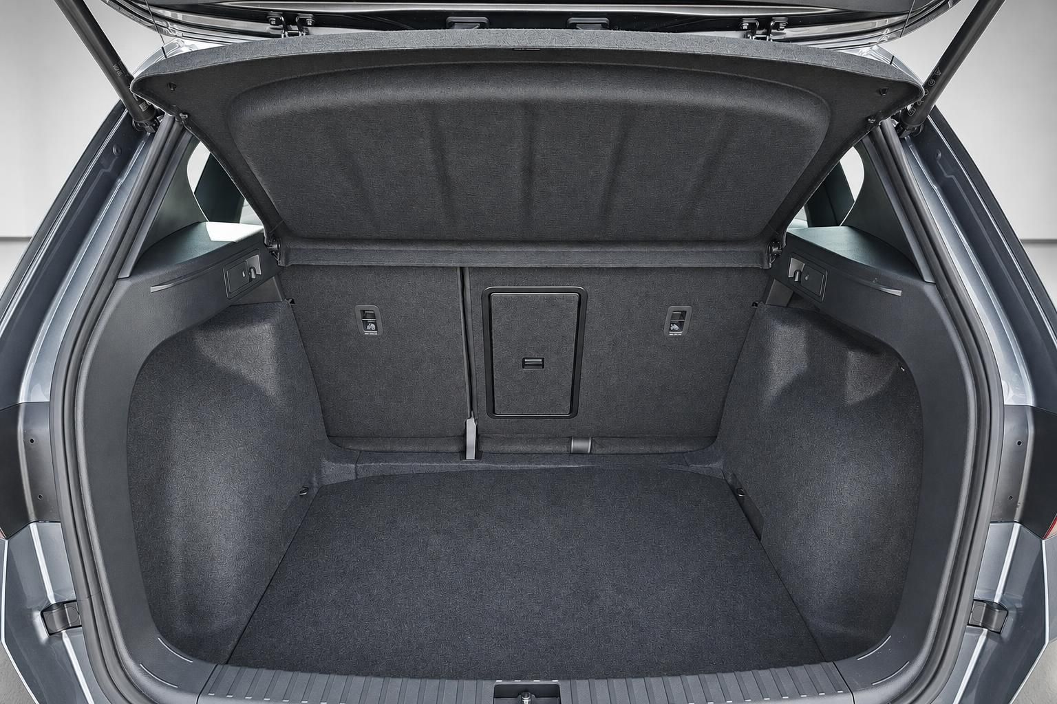 Seat Ateca Kofferraum mit geöffneter Heckklappe von innen