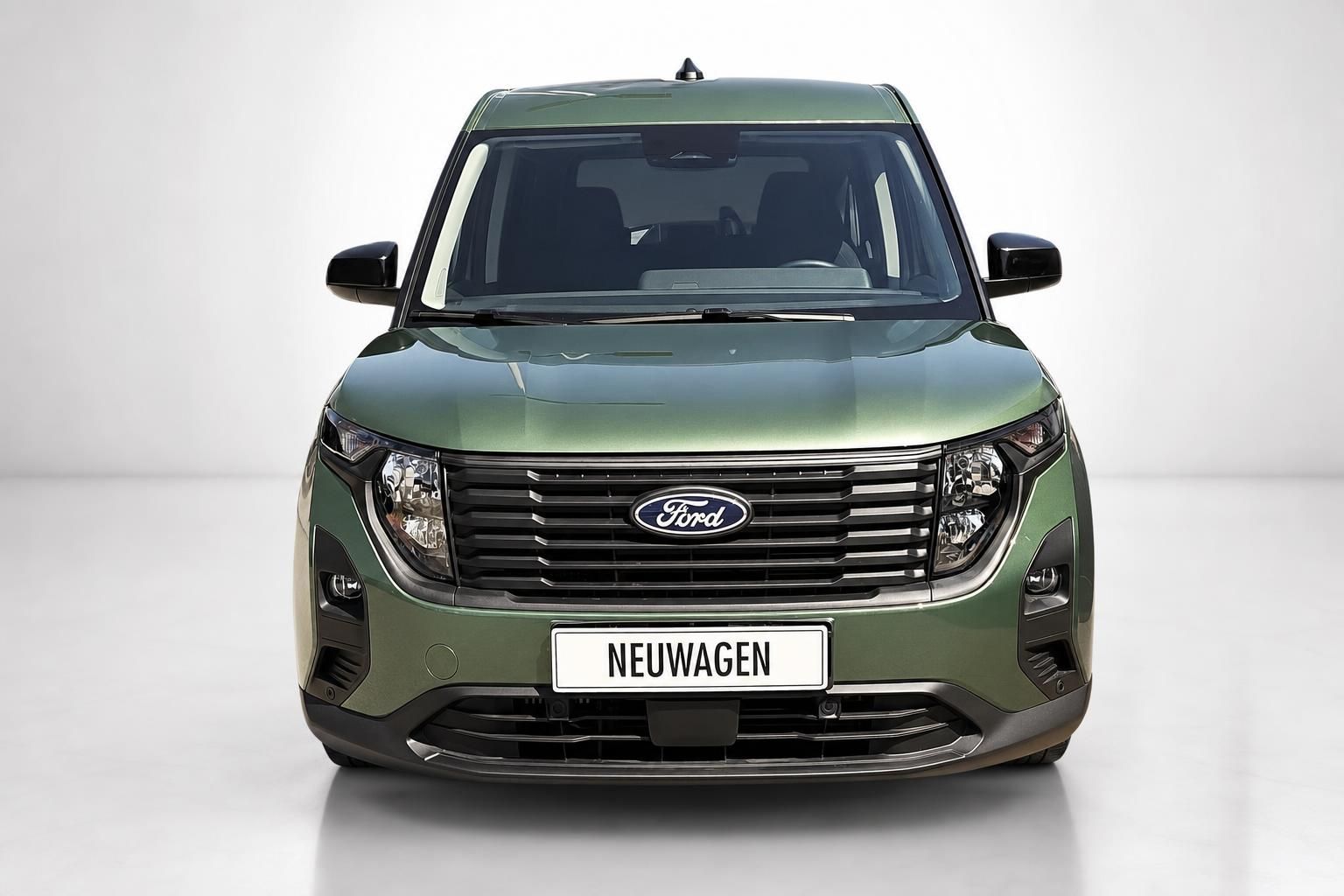 Ford Tourneo Courier gruen Frontansicht Neuwagen Studioaufnahme
