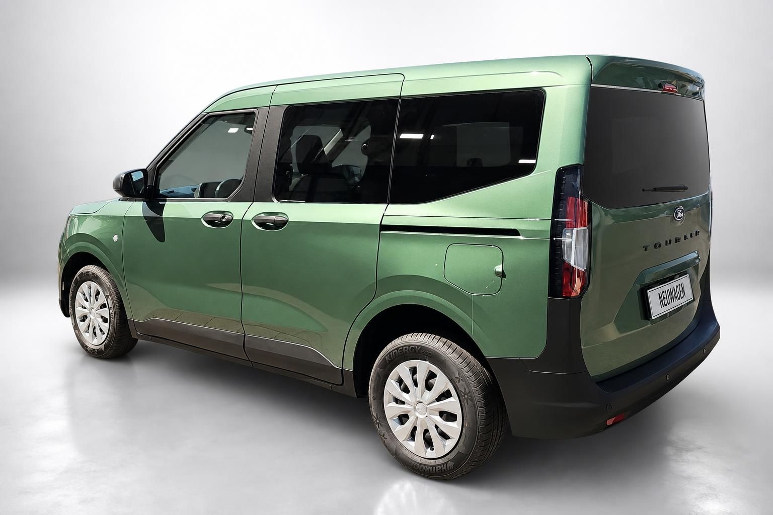 Ford Tourneo Van gruen, Heckansicht schraeg mit Kennzeichen Neuwagen