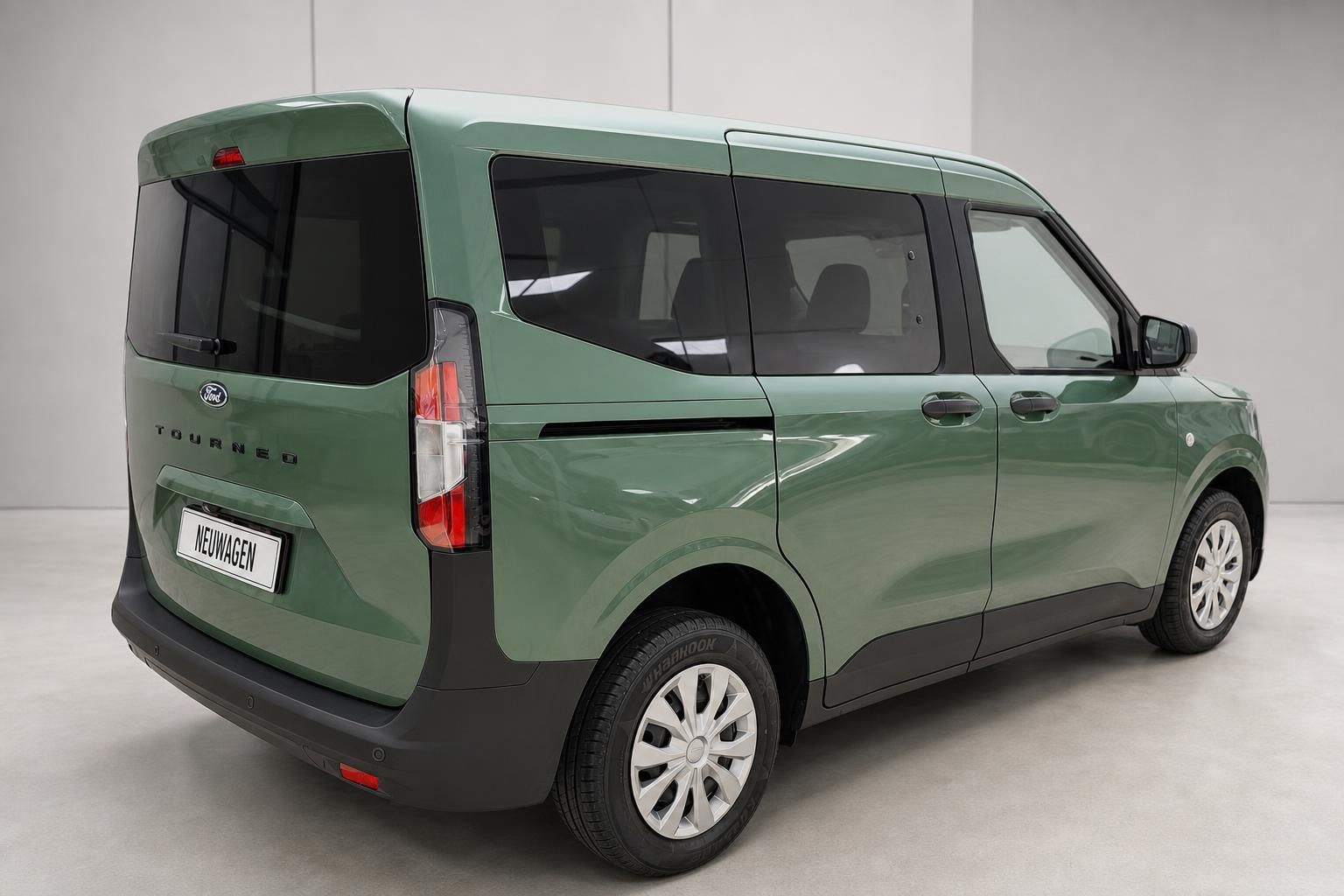 Ford Tourneo grün Heckansicht schräg Neuwagen Kennzeichen