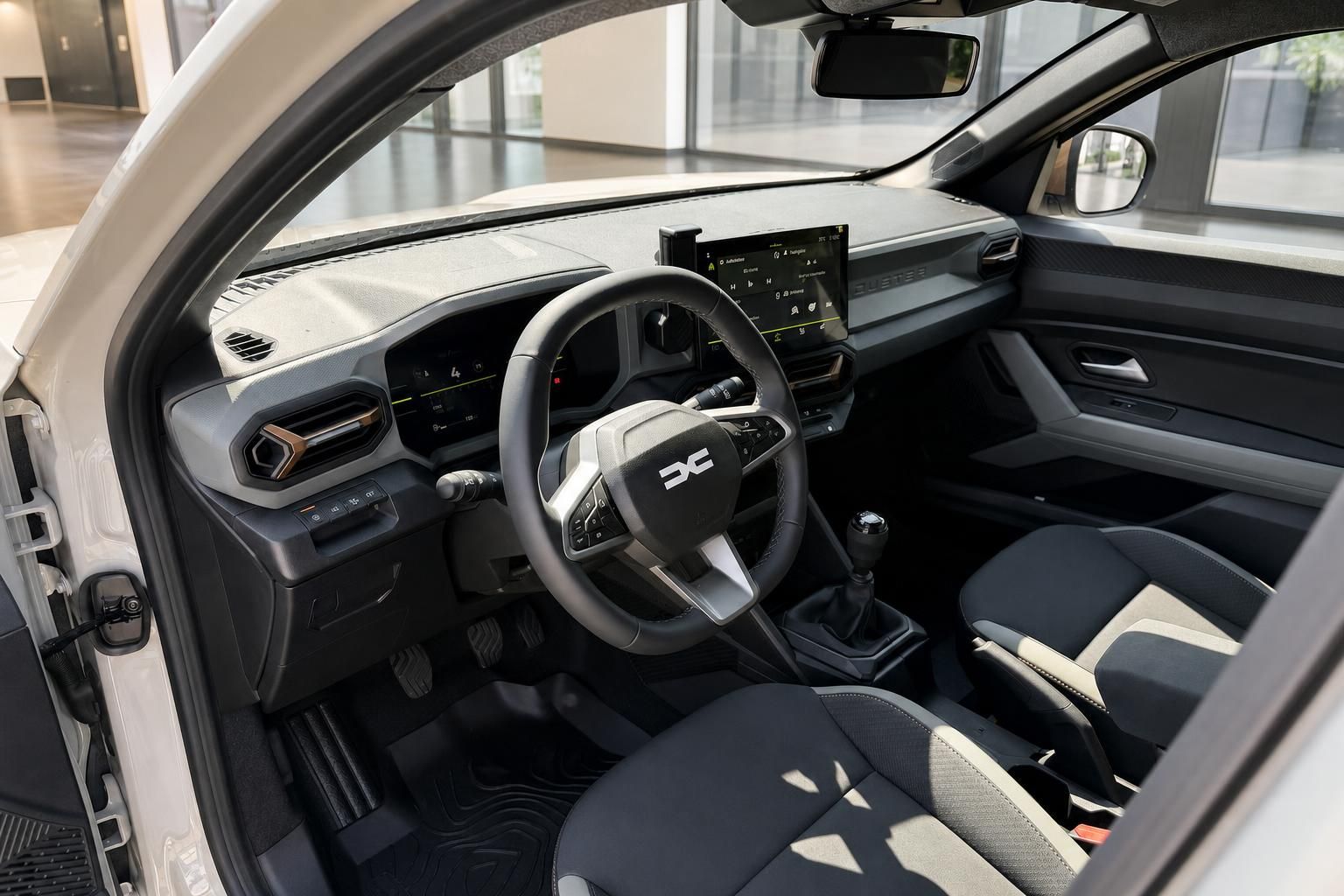 Dacia Duster Innenraum mit Blick auf Cockpit und Lenkrad