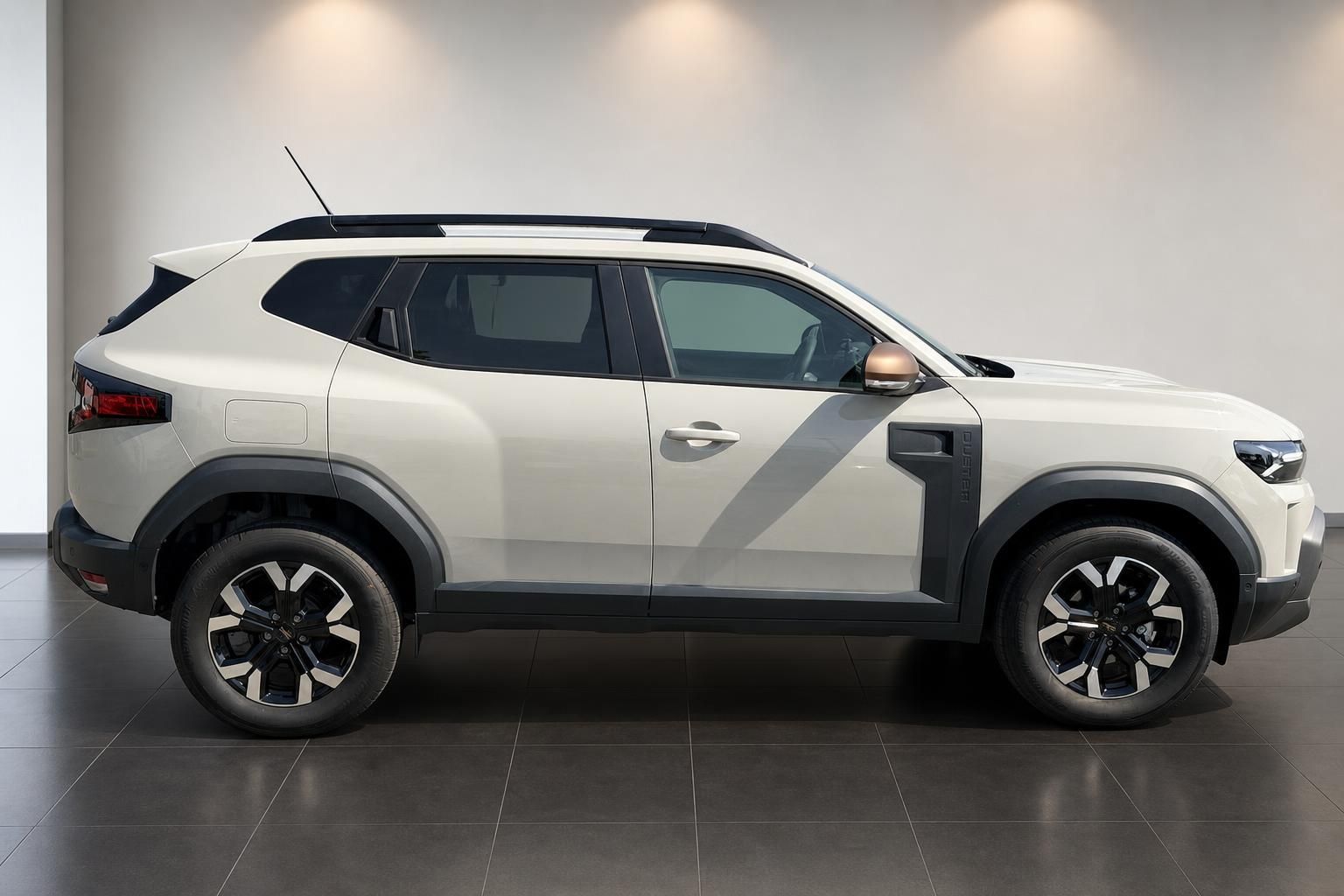 Dacia Duster weiß Seitenansicht SUV Studio
