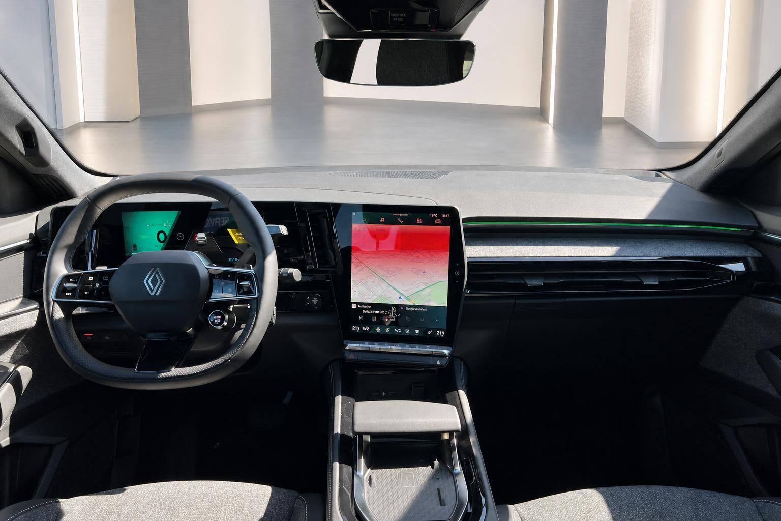 Renault Espace Innenraum Cockpit Dashboard Touchscreen Lenkrad schwarz grau