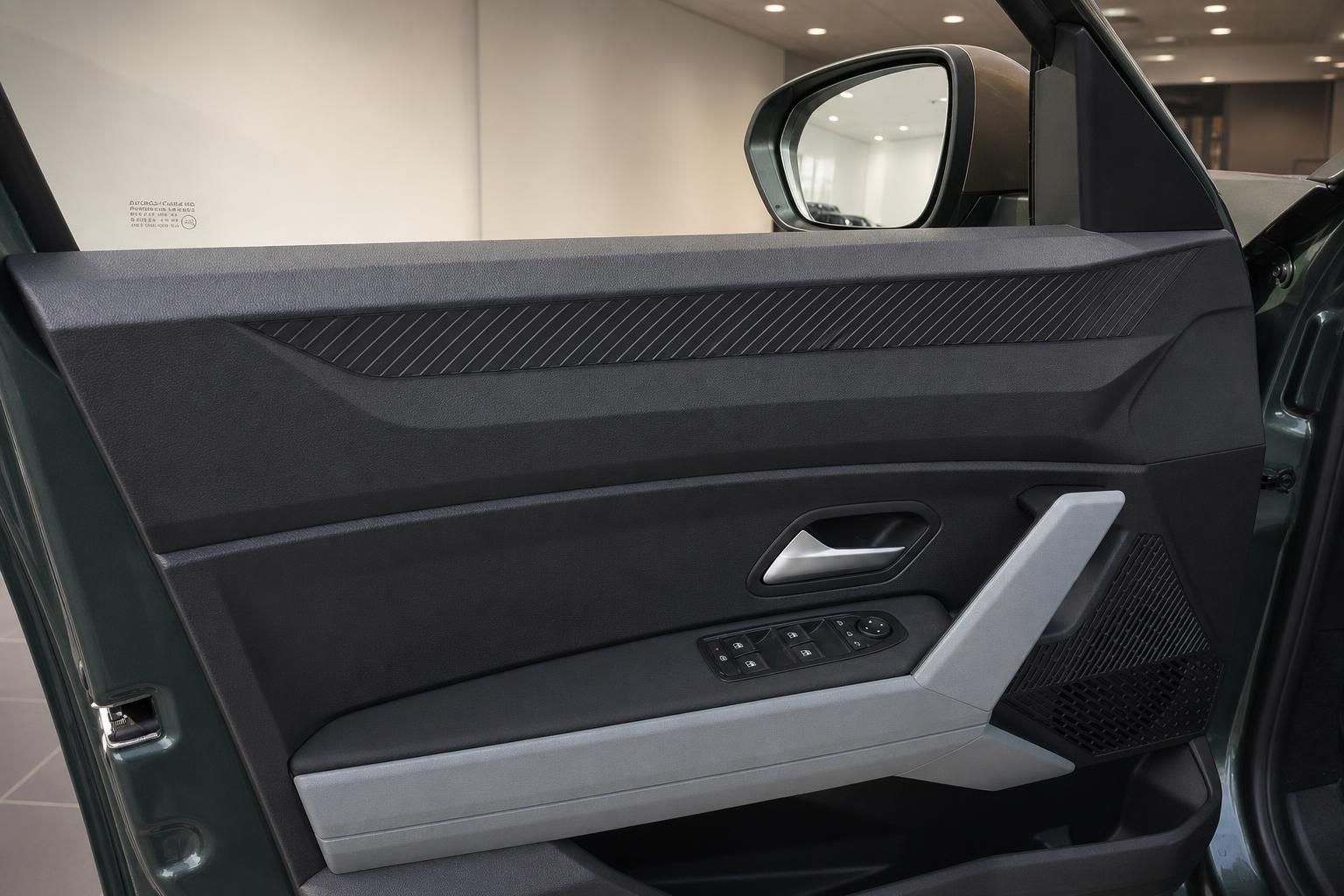 Dacia Duster Fahrerseite Türverkleidung mit Fensterheber und Außenspiegel