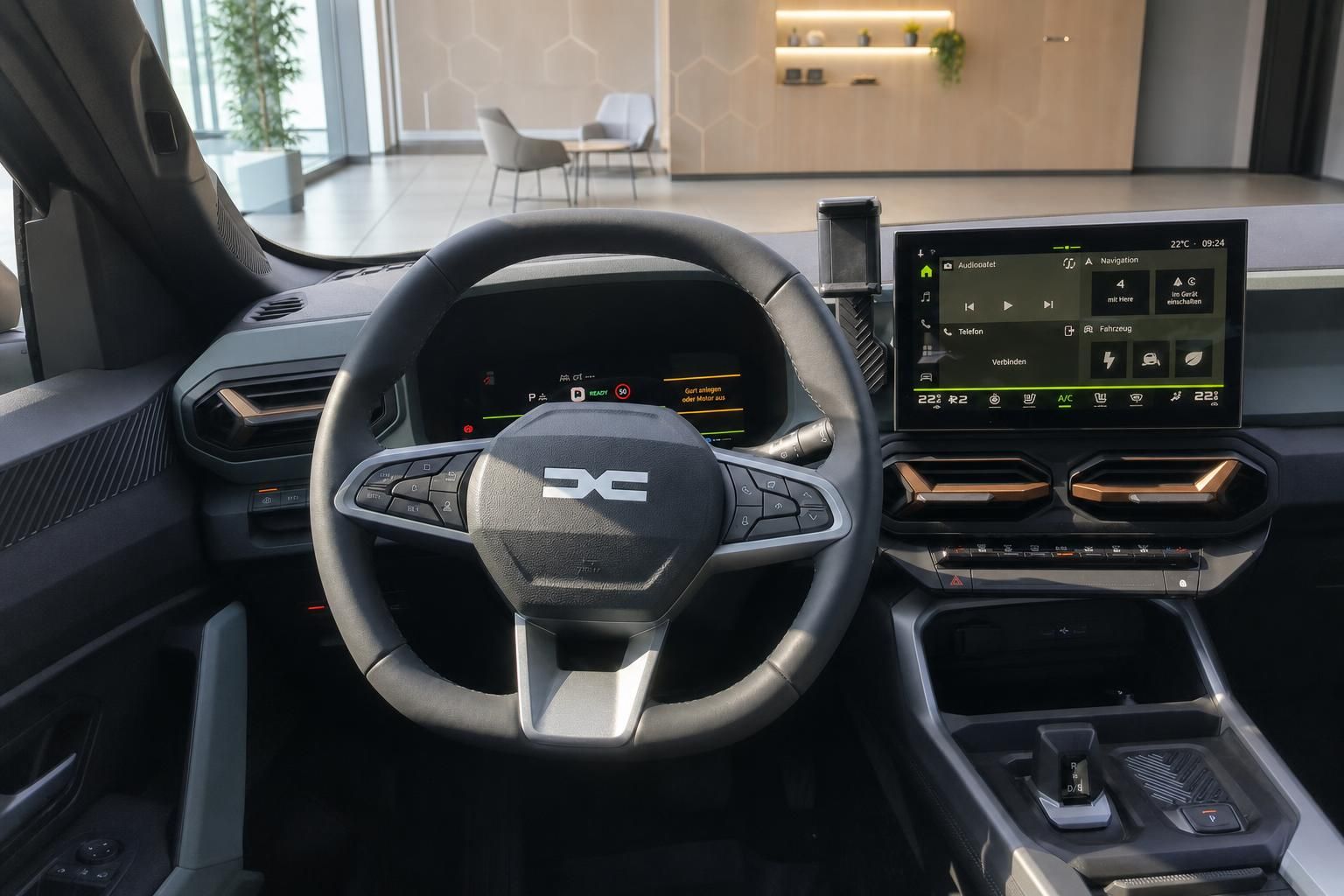 Dacia Duster Innenraum Cockpit mit Lenkrad und Infotainment-Touchscreen