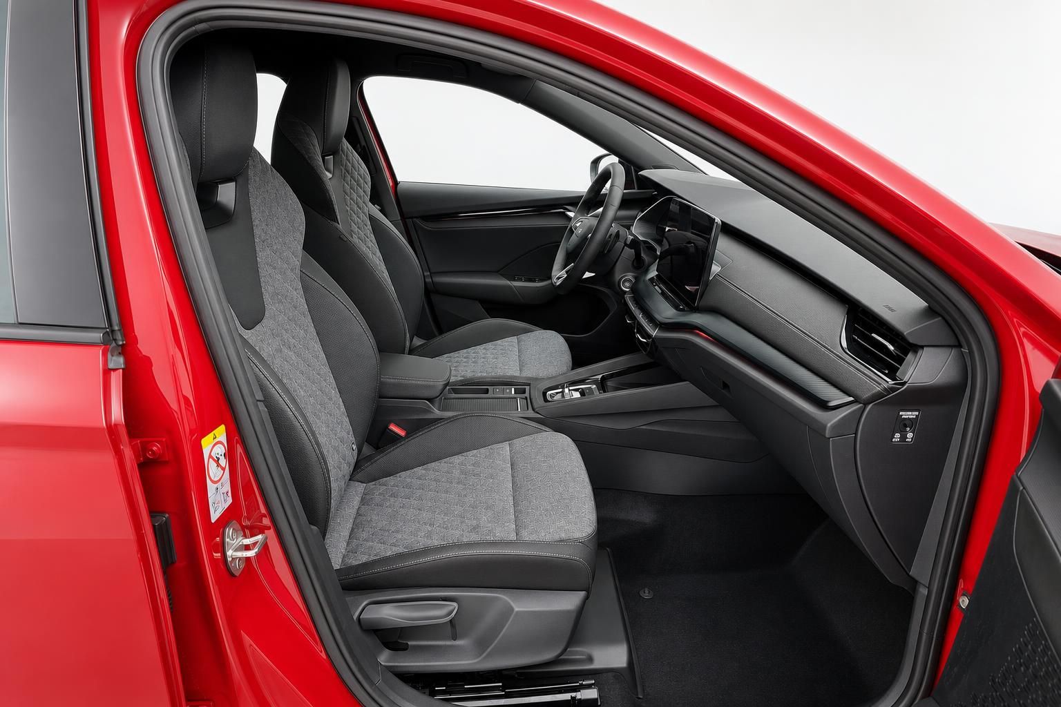 Skoda Octavia Combi rot, Blick auf Vordersitze und Armaturenbrett
