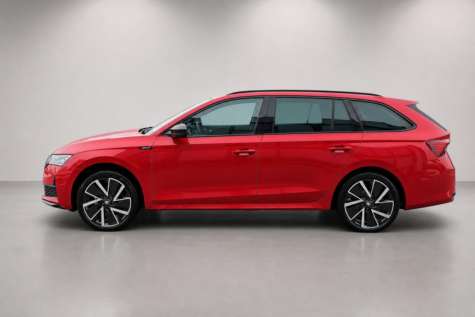 Skoda Octavia Combi rot, Seitenansicht im Studio