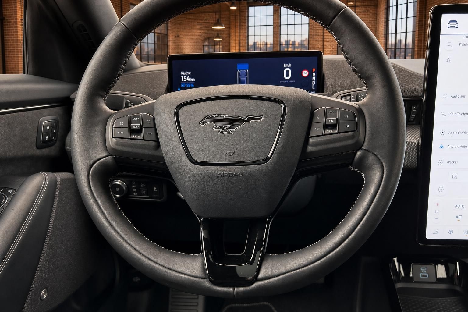 Ford Mustang Mach-E Lenkrad mit Digitaltacho und Infotainment