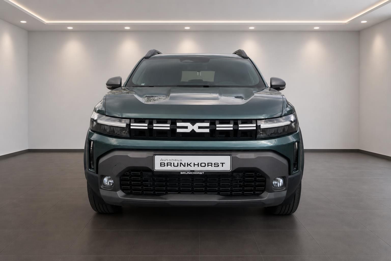 Dacia Duster Frontansicht grün metallic - markante Kühlergrill-Optik und LED-Scheinwerfer