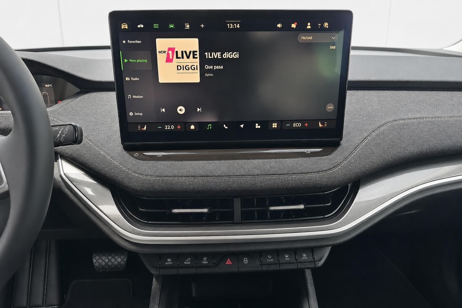 Infotainment-Display im Skoda mit Radio- und Klimabedienung