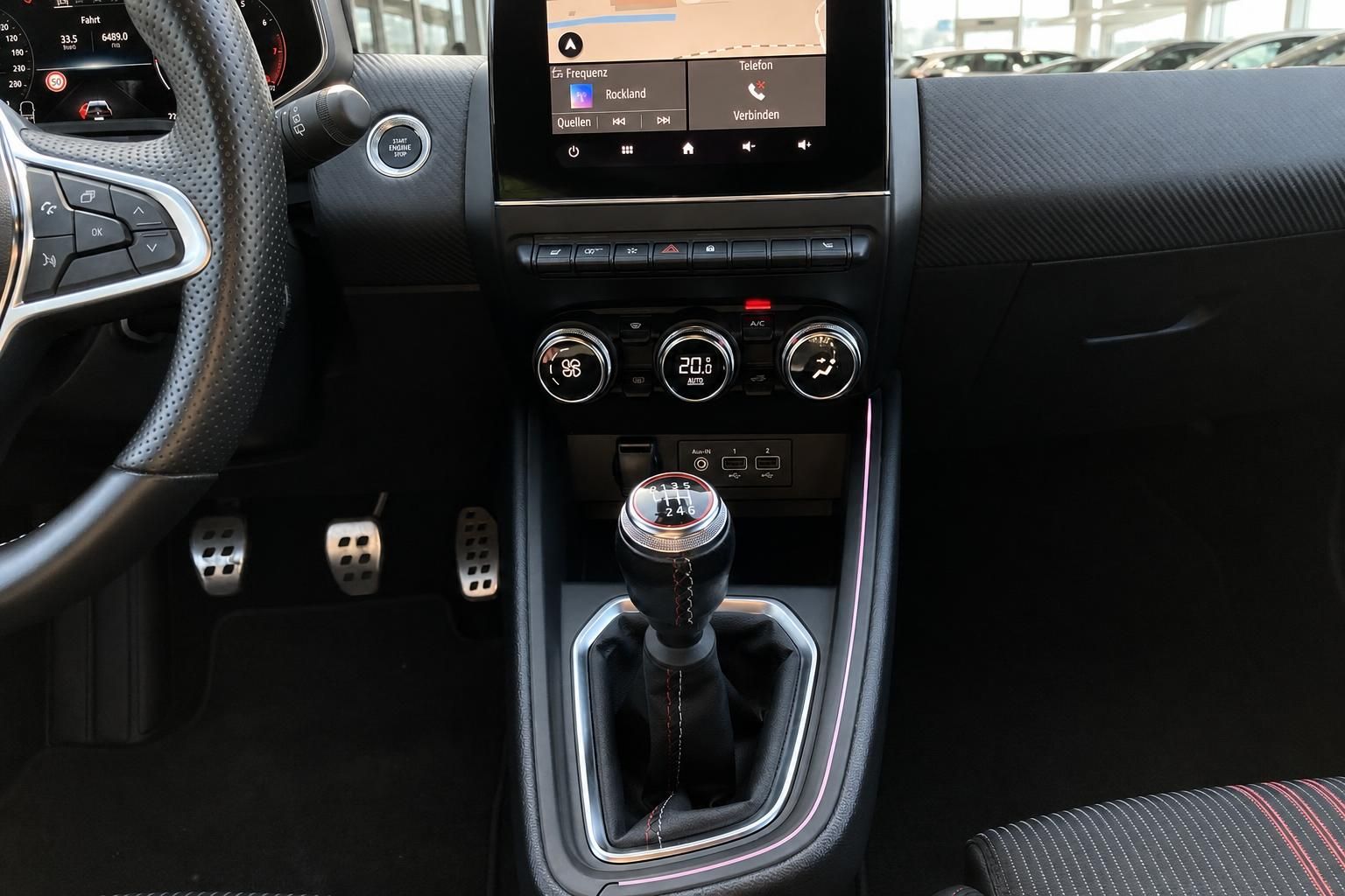 Renault Clio Mittelkonsole mit 6-Gang-Schaltgetriebe, Touchscreen-Navi und Klimaautomatik
