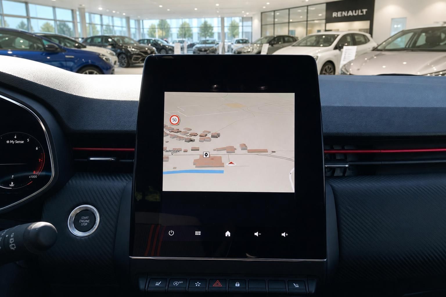 Renault Innenraum Infotainment-Display mit Navigationskarte im Autohaus
