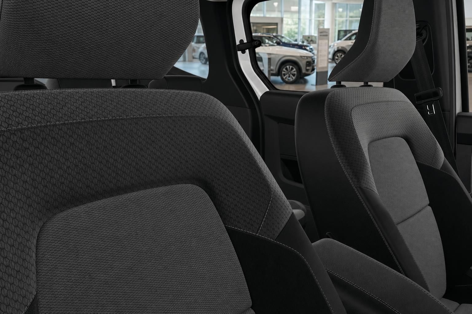 Renault Kangoo Innenraum – Stoff-Sitze in Anthrazit mit Kontrastnähten im Detail
