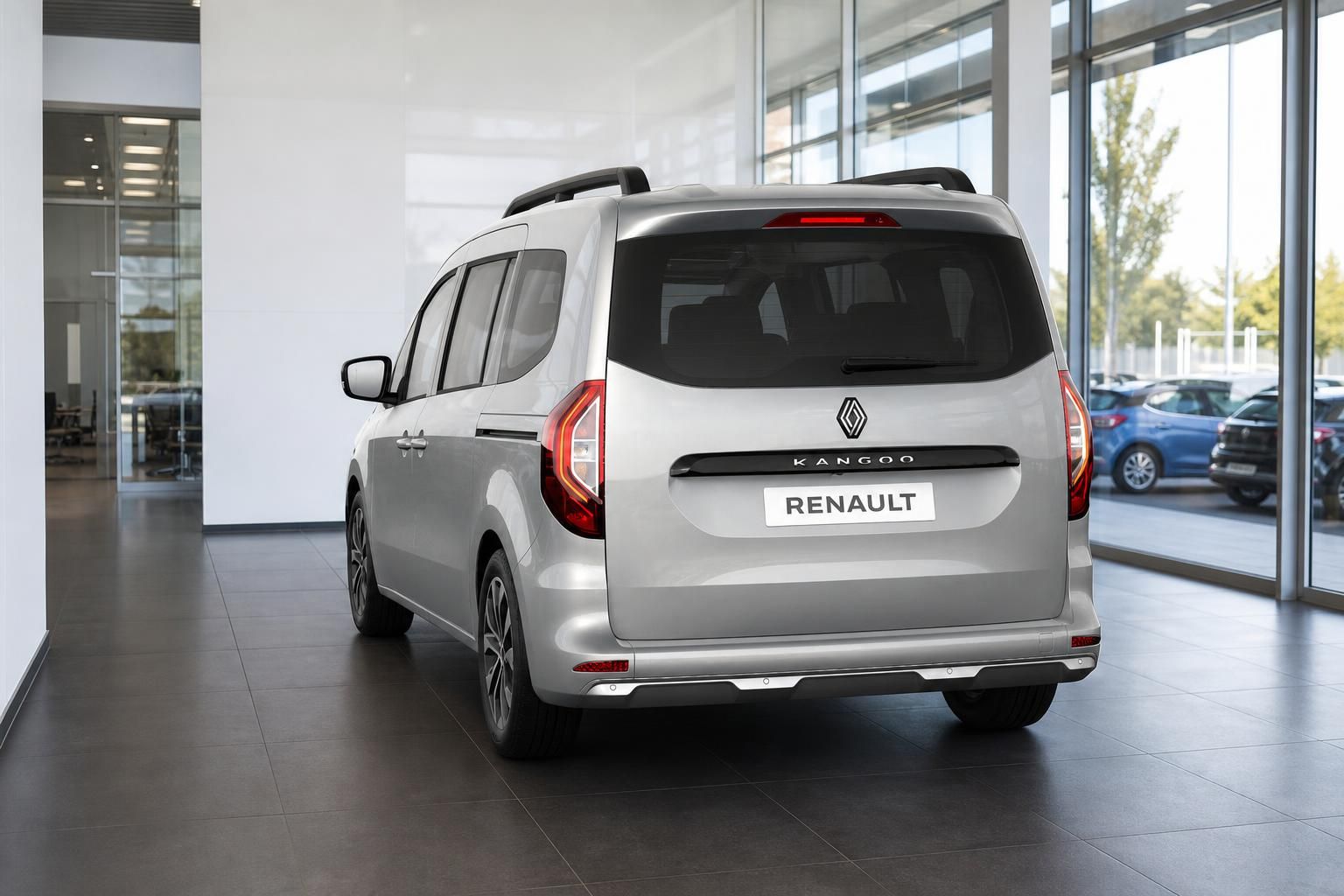 Renault Kangoo silber Heckansicht im Autohaus – LED-Rückleuchten und Kangoo-Schriftzug