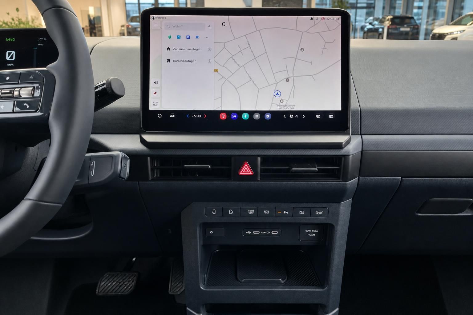 Kia Infotainment-Display mit Navigationskarte und Bedienelementen