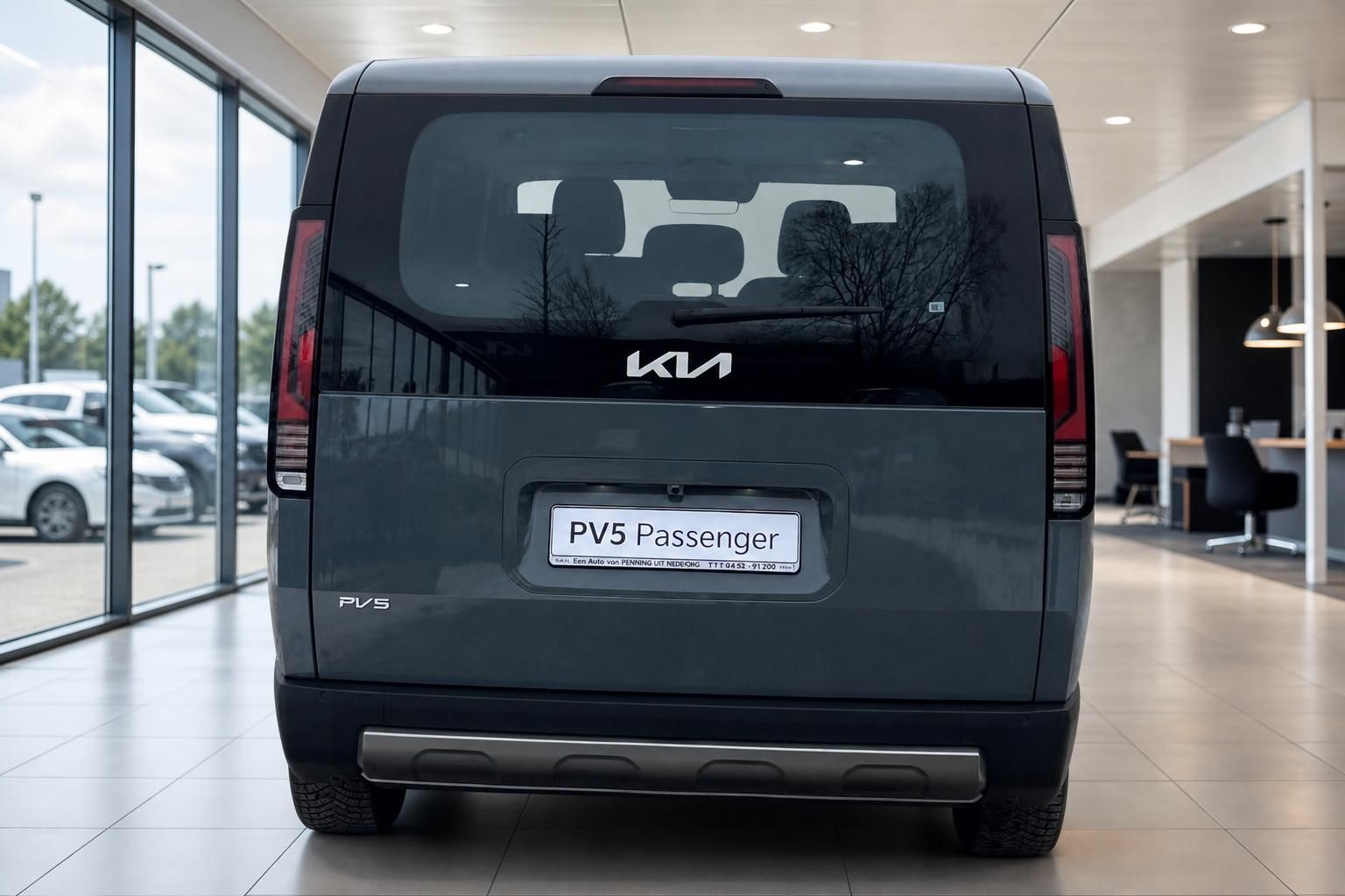 Kia PV5 Passenger Van, direkte Heckansicht mit Kennzeichen